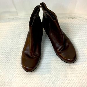 Clarks 9 M Leather Booties